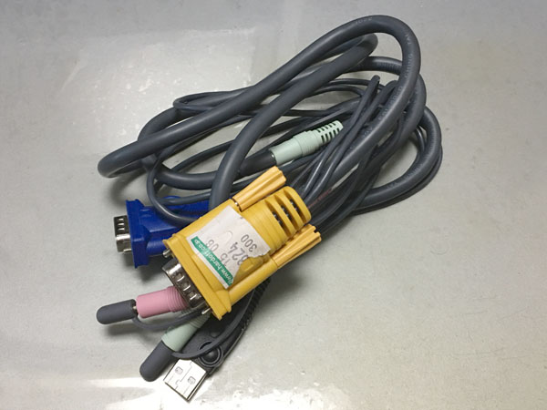 VGA+USB+オーディオのケーブル