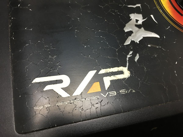 ボロボロの天板マット