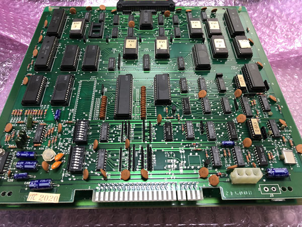 表側？プログラムと出現テーブルの ROM が乗っています